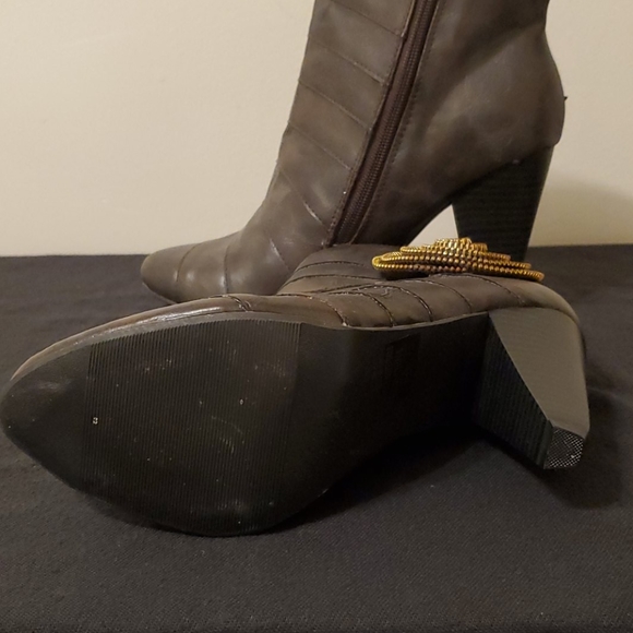 Brown Heel Ankle Boots with spiral on side - Picture 3 of 5